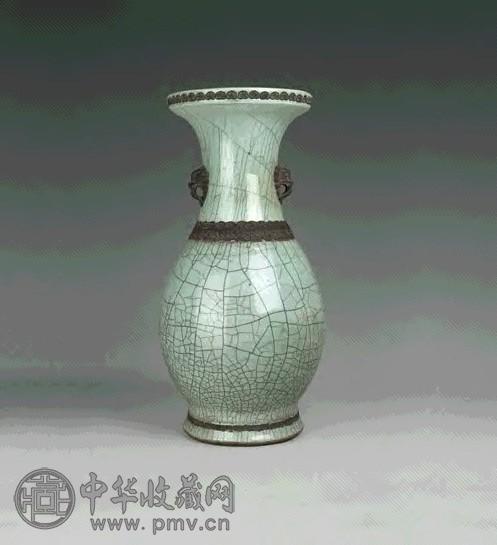 清雍正 哥釉铁锈花兽耳洗口尊