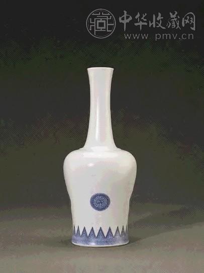 清康熙 青花团花锯齿纹摇铃尊