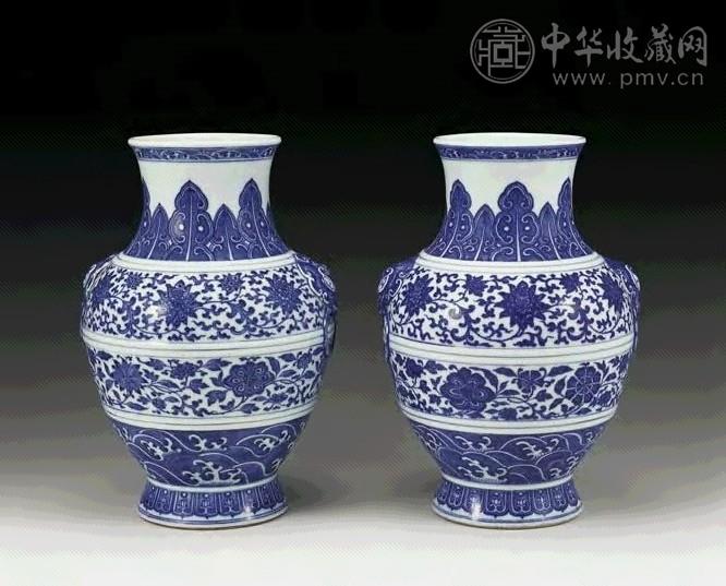 清道光 青花缠枝莲纹三圆尊(1对)