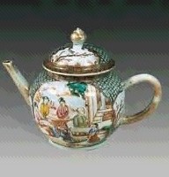 清乾隆 粉彩人物茶壶