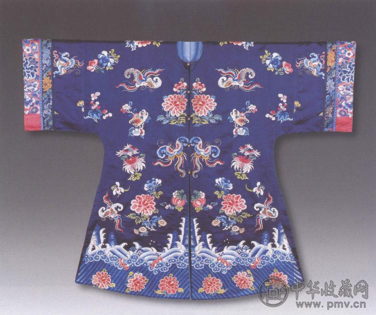 清咸丰 藏青缎绣花蝶氅衣
