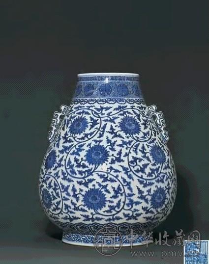 清乾隆 青花缠枝番莲纹鹿头尊