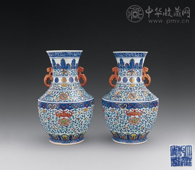 清 斗彩缠枝花卉纹双耳尊