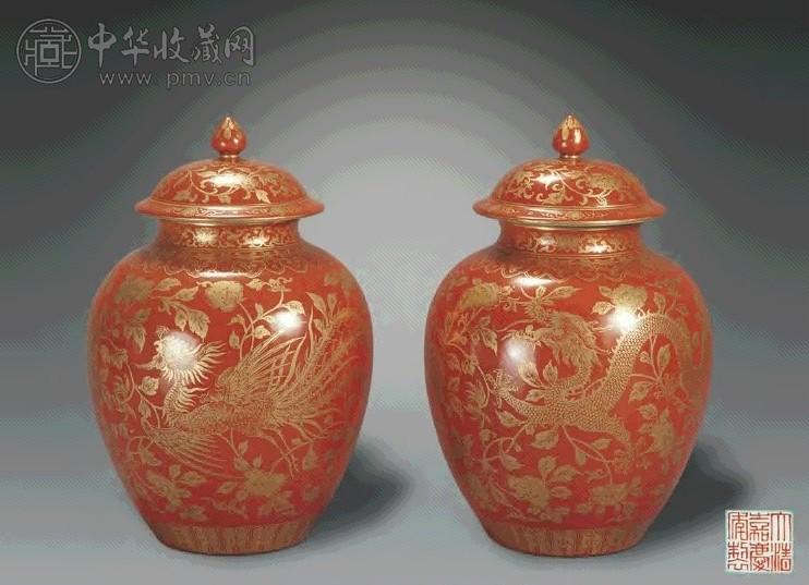清嘉庆 珊瑚釉描金龙凤牡丹纹盖罐(1对)