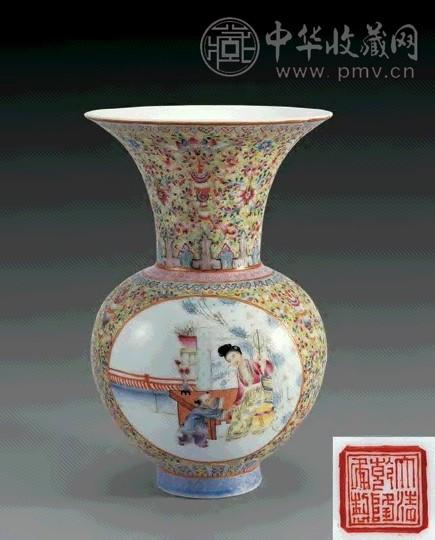 民国 粉彩锦地开光人物尊