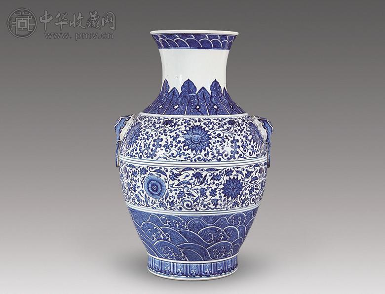 民国 青花缠枝莲纹铺首尊