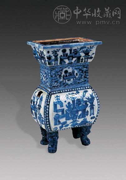清 青花博古四足炉