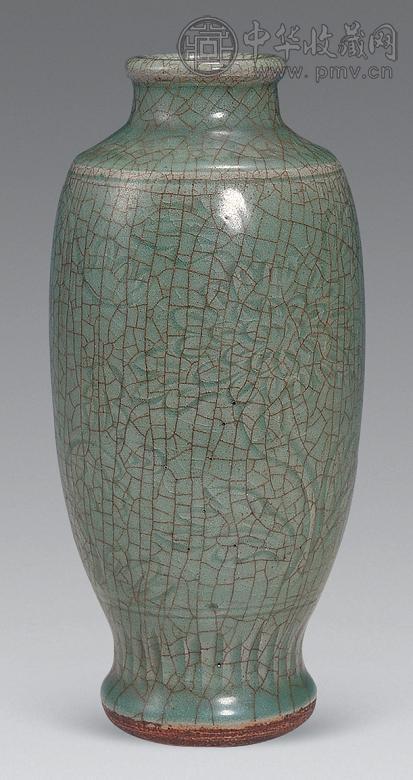 明 龙泉窑青釉暗花开片莱菔尊