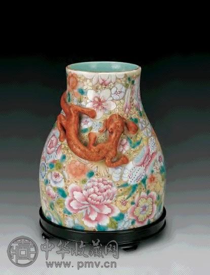 清 粉彩万花地雕蟠螭纹尊