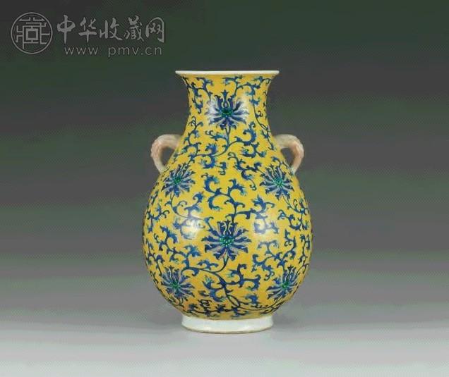 清乾隆 黄地斗彩青花缠枝连纹象耳尊