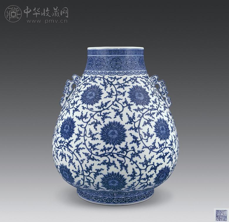 清乾隆 青花缠枝纹鹿头尊