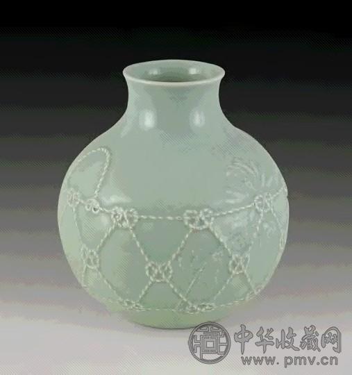 清乾隆 粉青釉绳纹鱼蒌尊