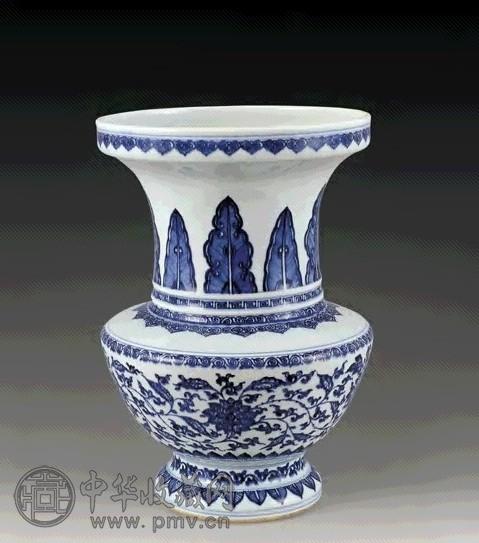 清乾隆 青花缠枝莲盘口尊