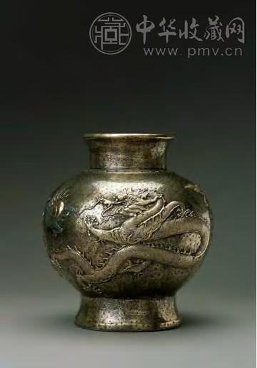 清乾隆 仿铜器浮雕龙纹尊