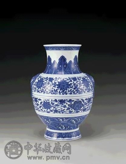 清乾隆 青花兽耳尊