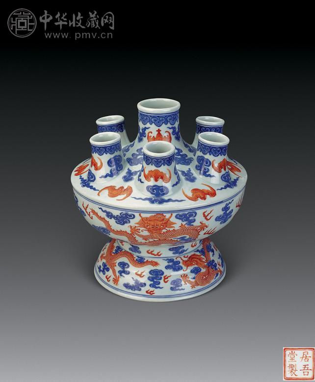 清乾隆 青花红彩云龙蝙蝠七孔尊