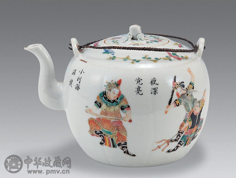 清 粉彩无双谱人物纹茶壶
