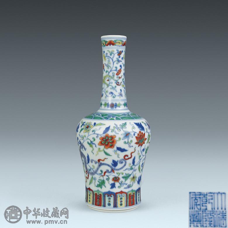 清乾隆 斗彩花卉夔龙纹摇铃尊