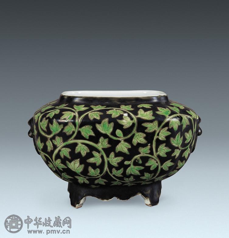 清 黑地绿彩双钮尊