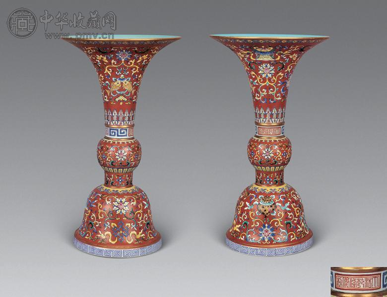 清乾隆 珊瑚红底缠枝花卉花觚(1对)