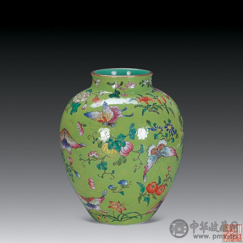 清嘉庆 绿地粉彩花蝶尊