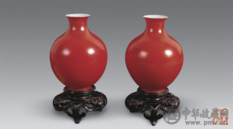 十九世纪 珊瑚红薄胎石榴尊(1对)