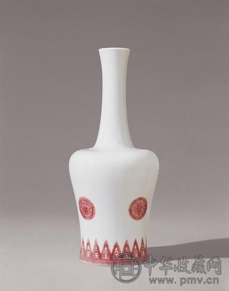 清康熙 釉里红团花锯齿纹摇铃尊