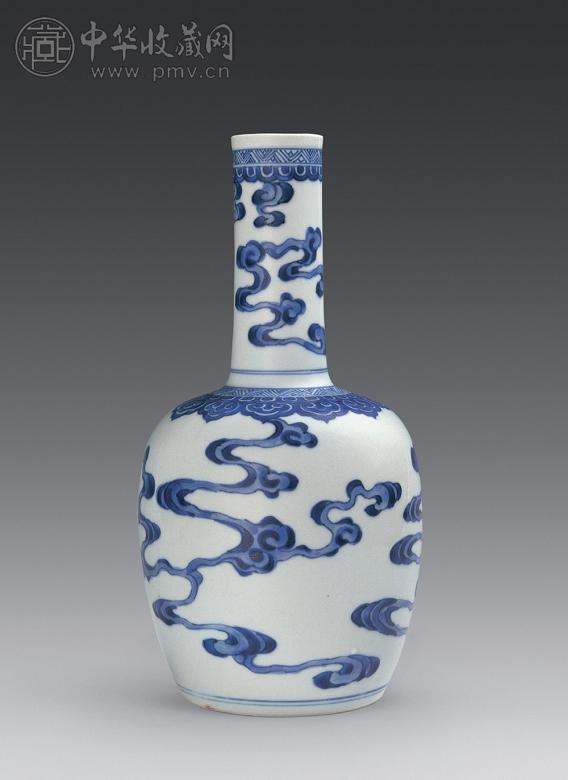 清康熙 青花云纹摇铃尊