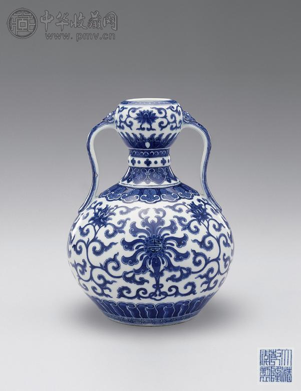 清乾隆 青花西番莲寿字纹如意尊