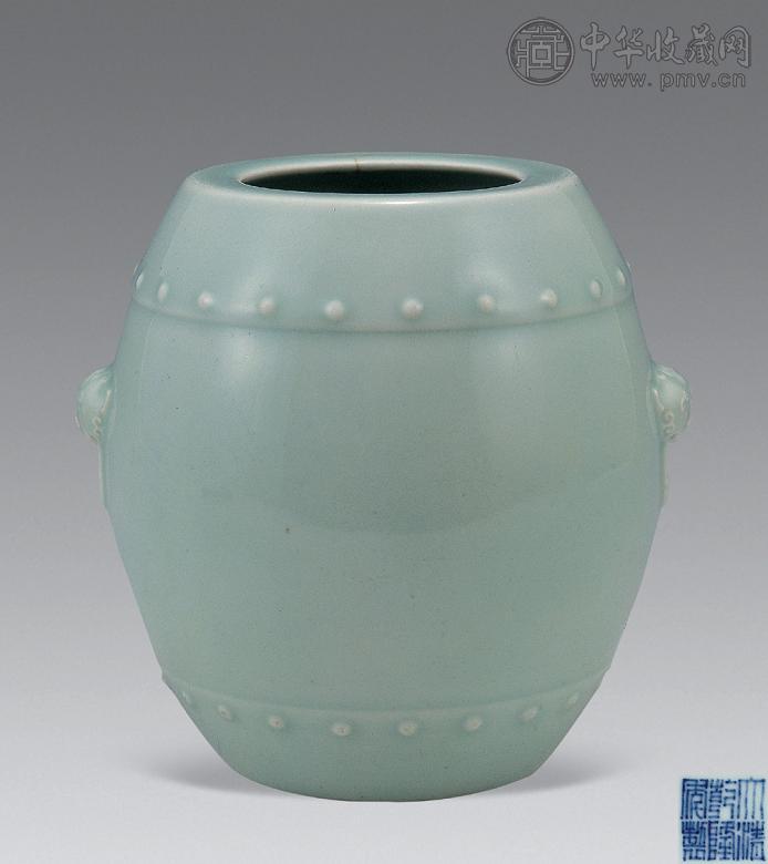 清乾隆 粉青釉双狮耳鼓式尊