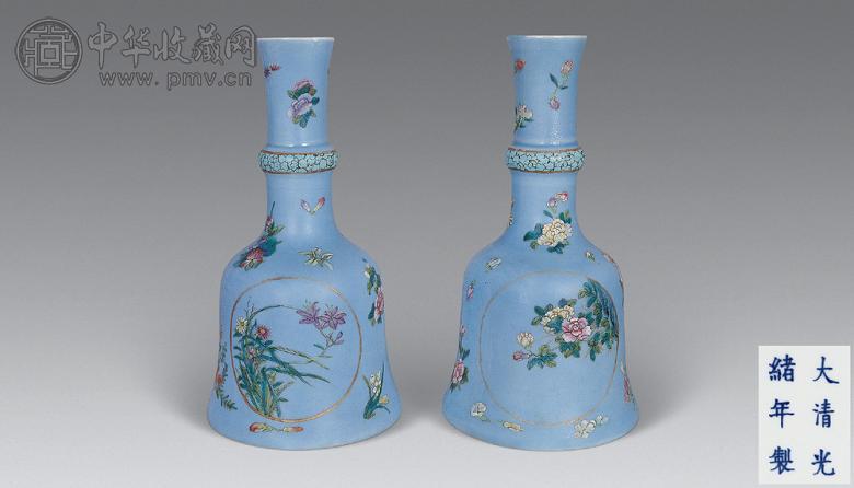清光绪 蓝釉加粉彩花卉摇铃尊(1对)