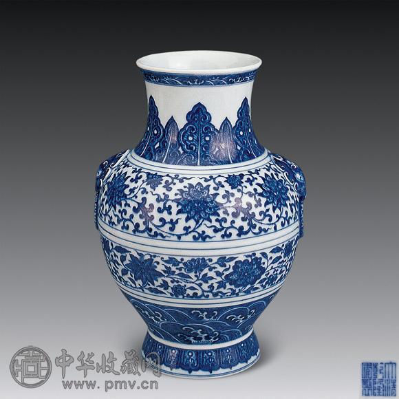 清乾隆 青花缠枝莲铺首尊