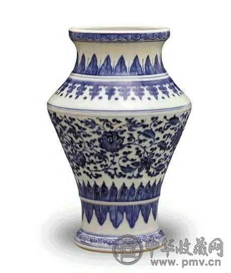 清乾隆 青花缠枝莲纹尊