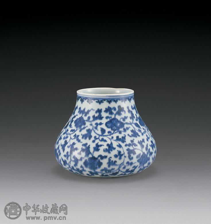 清雍正 青花缠枝花卉鱼篓尊