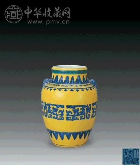 清乾隆 黄底青花螭龙双耳灯笼尊