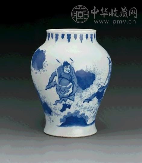 明崇祯 青花暗刻锺馗纹尊