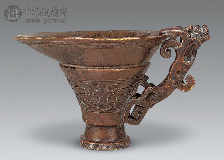 清 铜螭龙纹杯