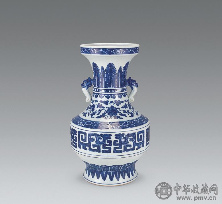 清乾隆 青花缠枝花卉纹双耳尊