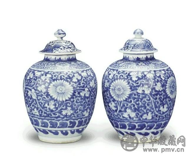 明末清初 青花留白缠枝菊纹罐(1对)