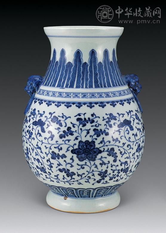 清中期 青花缠枝花卉兽耳尊