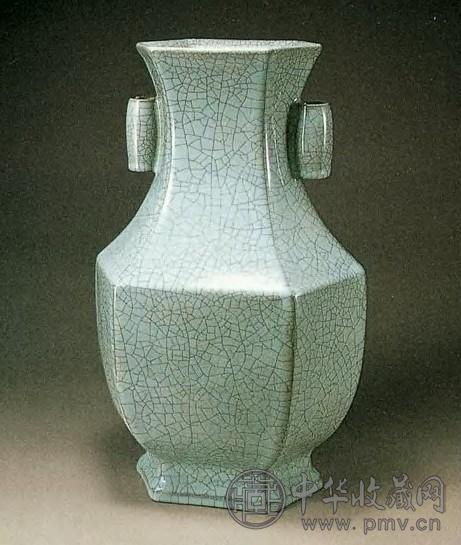 清乾隆 仿官釉贯耳六方瓶