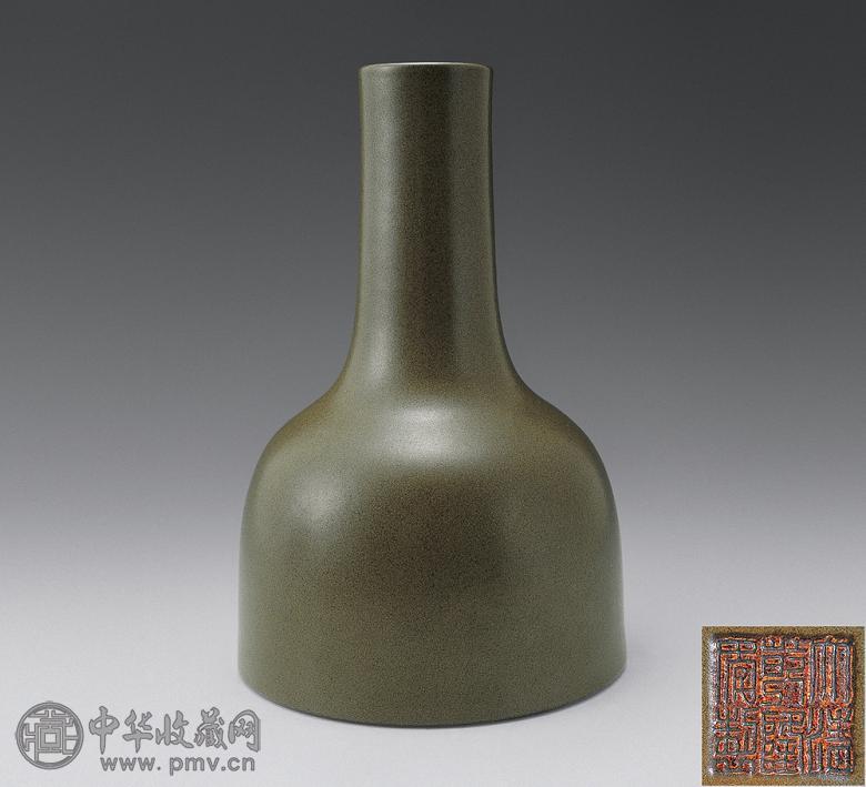 清乾隆 茶叶末釉摇铃尊