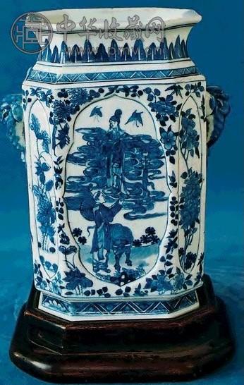 清中期 青花人物八角象耳尊