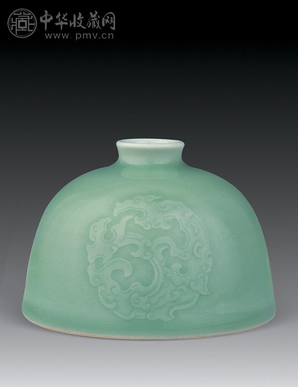 清 冬青釉印龙纹太白尊