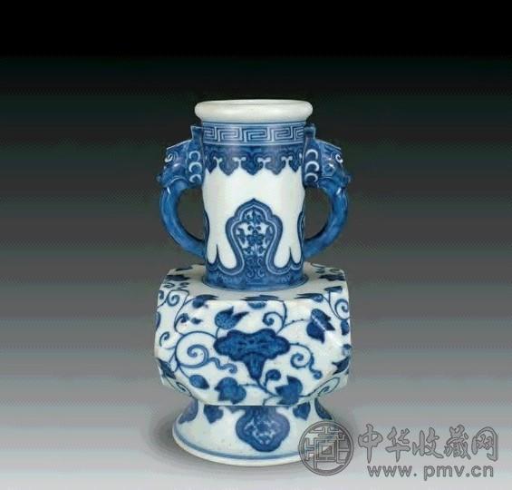 雍正款青花倭角象耳尊