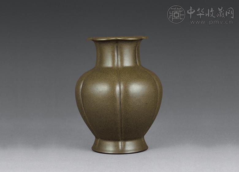 清 乾隆款茶叶末釉花口石榴尊