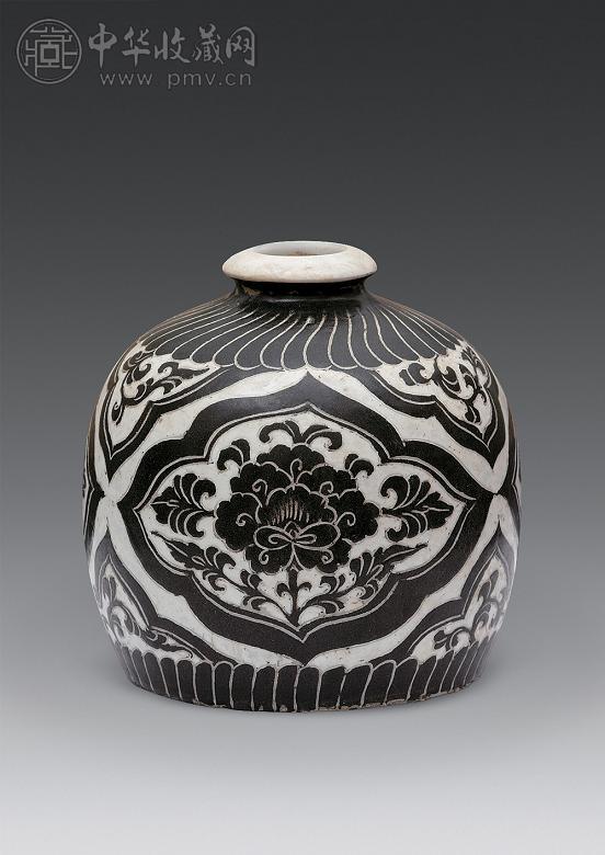 北宋 磁州窑刻花小口尊