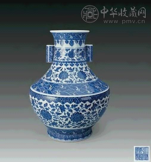 清乾隆 青花贯耳缠枝花卉纹尊