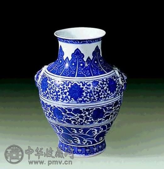 清 青花勾莲兽耳尊