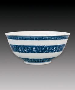 清乾隆 青花夔龙碗